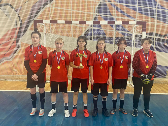 Команда девушек МБОУ «СОШ №16» заняла  во Всероссийских соревнованиях по мини-футболу